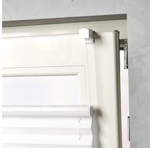 Détail d''un store plissé blanc sur une fenêtre
