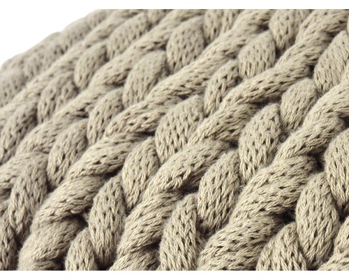 Gros plan sur des tricots avec motif torsadé