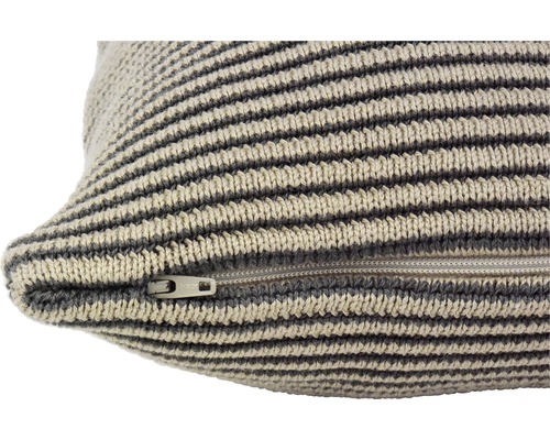 Gestreiftes Kissen mit Reißverschluss