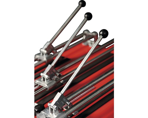 Fliesenschneiderdetails mit Hebeln und Schienen.