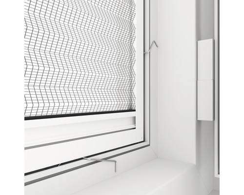 Insektenschutzplissee an einem Fenster