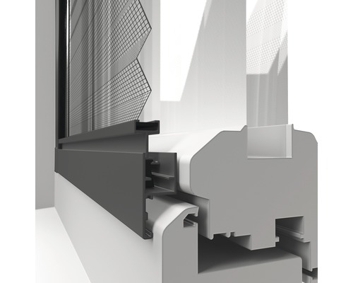 Detailansicht eines Insektenschutzrollos am Fenster