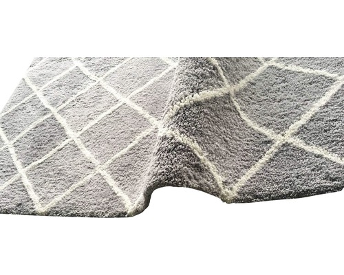 Tapis gris à motif losanges
