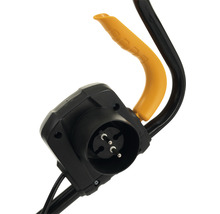 Gros plan d''un appareil électrique avec prise et poignée