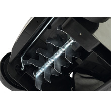 Gros plan du rouleau à couteaux d''un scarificateur