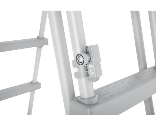Detailaufnahme einer Leiter mit Verriegelungsmechanismus