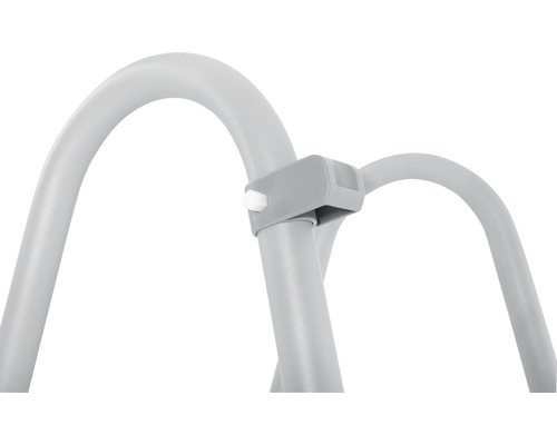 Detailansicht eines grauen Babyhochstuhls mit Verbindungselement