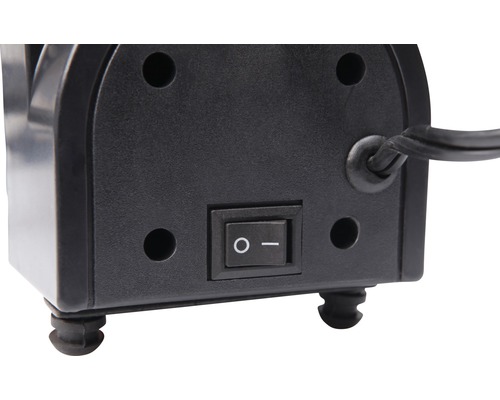 Detailansicht einer schwarzen Gerätebasis mit Schalter und Stromkabel