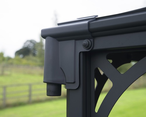 Gros plan d''un pavillon de jardin avec gouttière