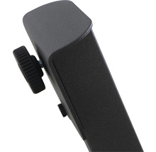 Detailaufnahme eines Metallbeins mit Verstellschraube für ein Möbelstück