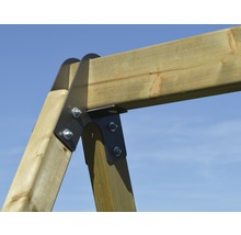 Vue détaillée d''une construction en bois avec des connecteurs métalliques et des vis