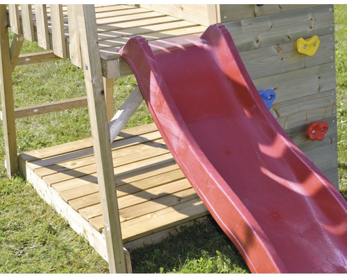 Vue détaillée d''une tour de jeu avec toboggan et mur d''escalade