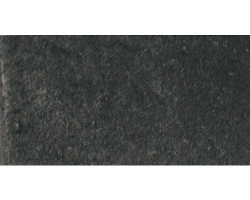 Detailaufnahme einer grauen Fliese mit feiner Struktur