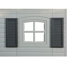 Fenêtre avec volets sur une maison