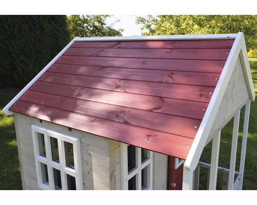 Vue détaillée d''une cabane de jeu avec des fenêtres et un toit en bois