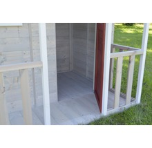 Vue détaillée d''une cabane de jardin en bois avec porte ouverte et petit auvent