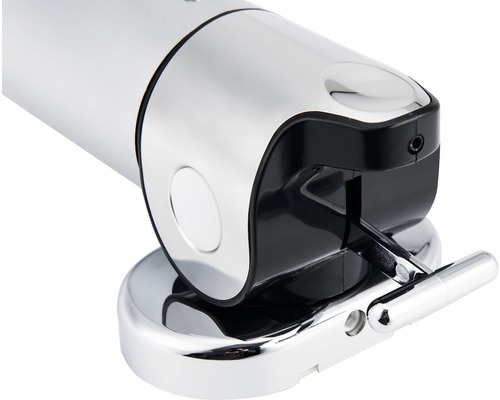 Gros plan d''un distributeur de savon en métal