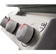 Vue détaillée d''un gril à gaz avec boutons de commande et logo Weber GS4.