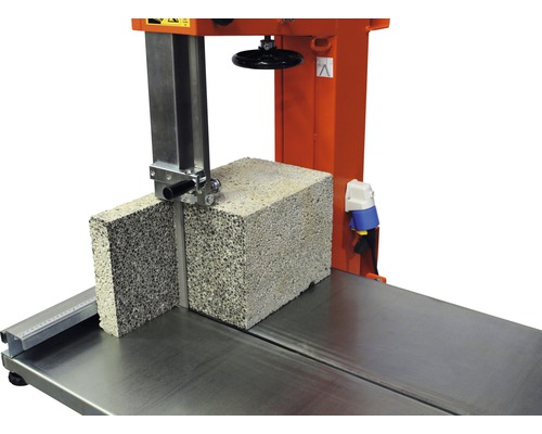 Bandsäge zum Schneiden eines Porenbetonsteins