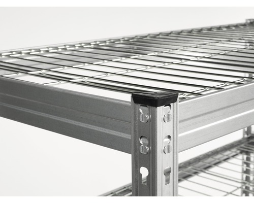 Vue détaillée d''une étagère métallique avec des plateaux en fil métallique