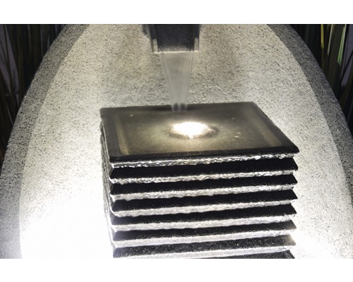 Fontaine avec jeux d''eau et éclairage