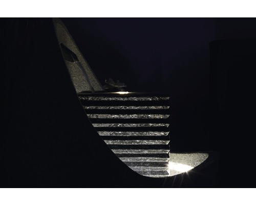 Fontaine de jardin avec jeux d''eau et éclairage