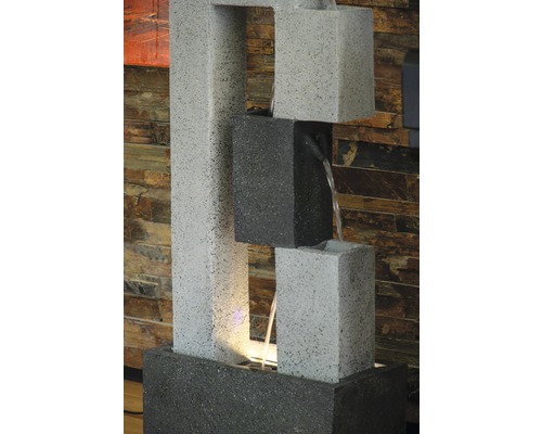 Dekorativer Zimmerbrunnen aus Stein mit Wasserspiel