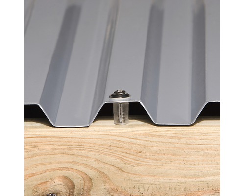 Fixation de tôle trapézoïdale avec vis sur une sous-construction en bois