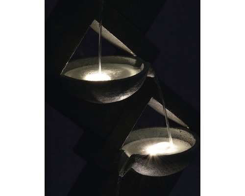 Fontaine d''intérieur décorative avec bassins d''eau et éclairage