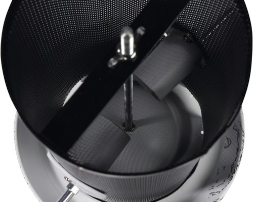 Vue intérieure d''une éolienne avec grille et pales de rotor