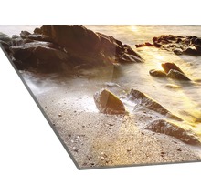 Image en verre acrylique d''un paysage côtier avec des rochers et de l''eau