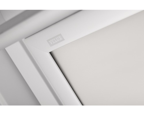 Logo Velux sur un cadre de fenêtre de toit