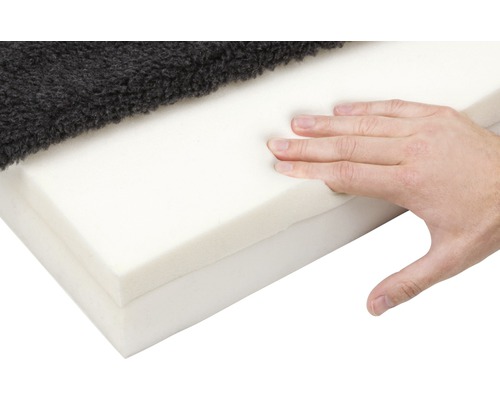 Coussin en mousse testé d''une main