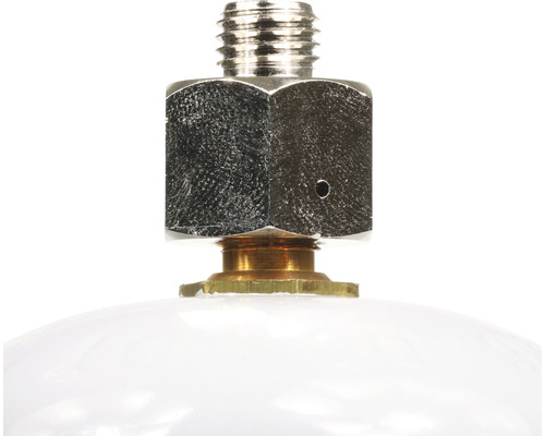 Gros plan d''une valve métallique sur un réservoir sous pression