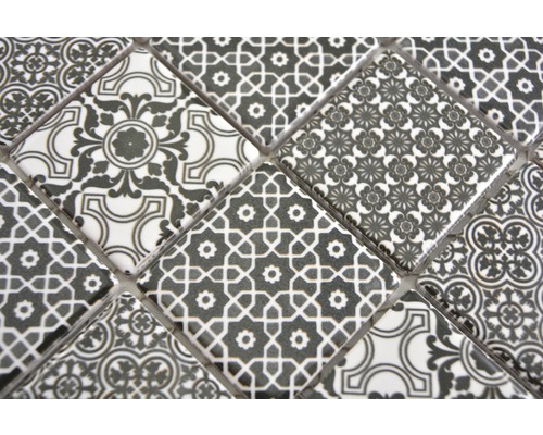 Carreaux de mosaïque avec différents ornements