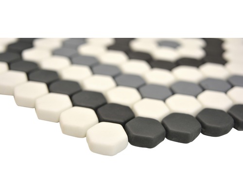 Carreaux de mosaïque de forme hexagonale, disposés selon un motif
