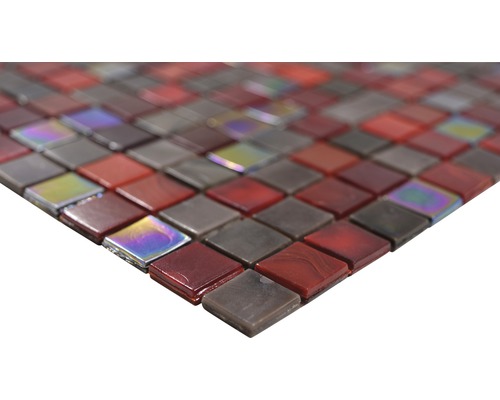 Mosaikfliesen in Rot- und Grautönen