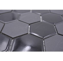 Gros plan sur des carreaux de mosaïque hexagonaux pour murs et sols