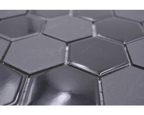 Gros plan sur des carreaux de mosaïque hexagonaux pour murs et sols