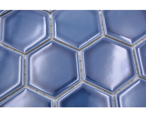 Gros plan de carreaux hexagonaux bleus
