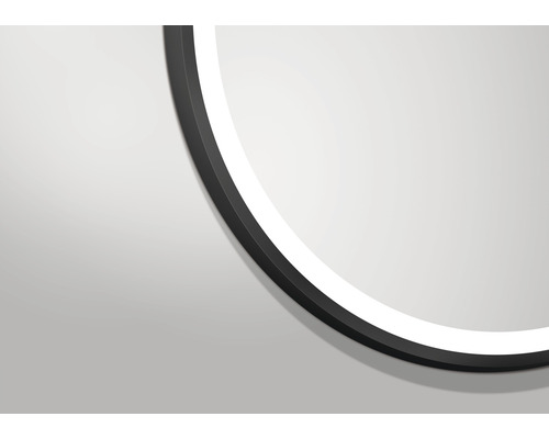 Detailansicht einer runden LED-Deckenleuchte mit schwarzem Rand