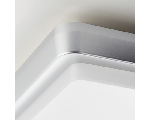 Detailaufnahme einer quadratischen Deckenleuchte