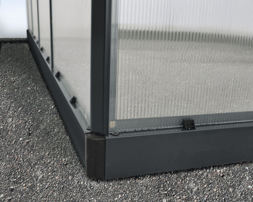 Detailansicht eines Gewächshauses mit Polycarbonatplatten