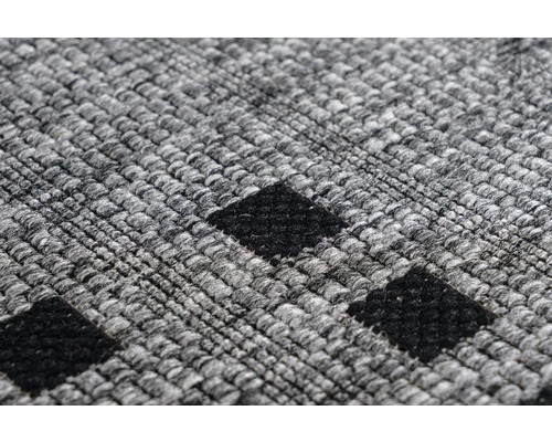 Gros plan d''un tapis gris avec un motif losanges noir