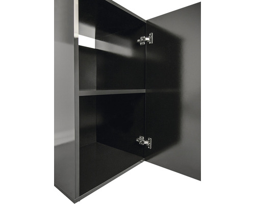 Armoire murale ouverte avec étagère