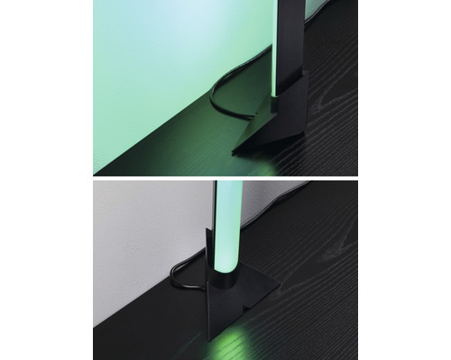 Detailansicht einer modernen Stehlampe mit schwarzem Fuß und Kabel