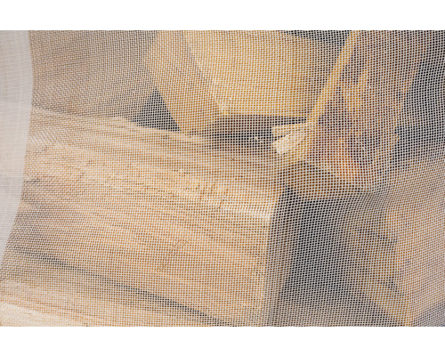 Holz unter einem Netz