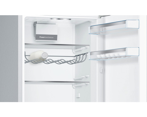 Intérieur d''un réfrigérateur avec éclairage LED, clayettes, support à bouteilles et Power Ventilation