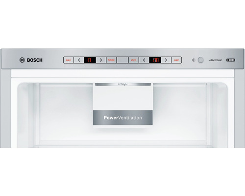 Vue intérieure d''un réfrigérateur Bosch avec éclairage LED, PowerVentilation et commande électronique