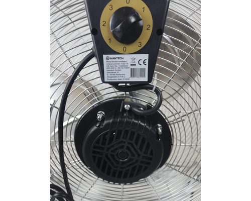 Vue détaillée d''un ventilateur de sol métallique Hantech avec variateur de vitesse et carter de moteur